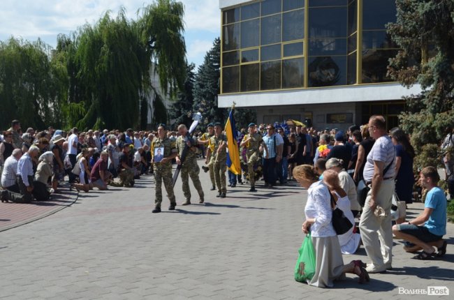 Як у Луцьку прощалися з Героєм Андрієм Єлістратовим. ФОТО
