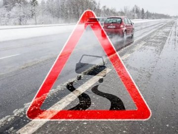 Слизька дорога: волинян попереджають про небезпеку