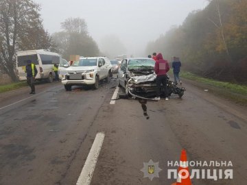 На Волині 23-річна дівчина за кермом Renault зіткнулась із Mitsubishi. ФОТО