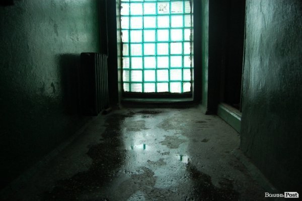 Щоразу, як іде дощ, у Луцьку затоплює багатоповерхівку. ФОТО. ВІДЕО