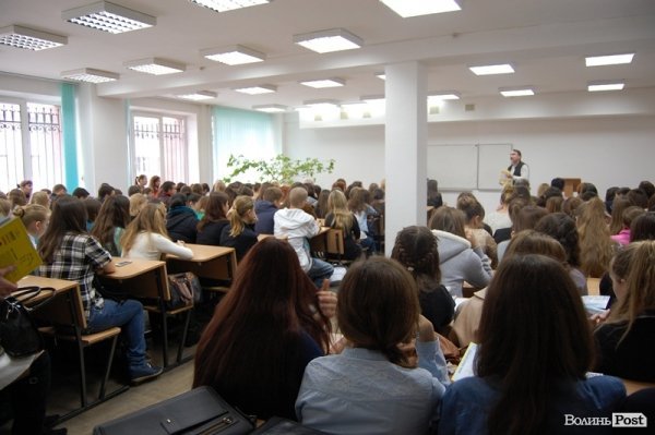 Брати Капранови у Луцьку презентували унікальну книгу – історію України в коміксах. ФОТО