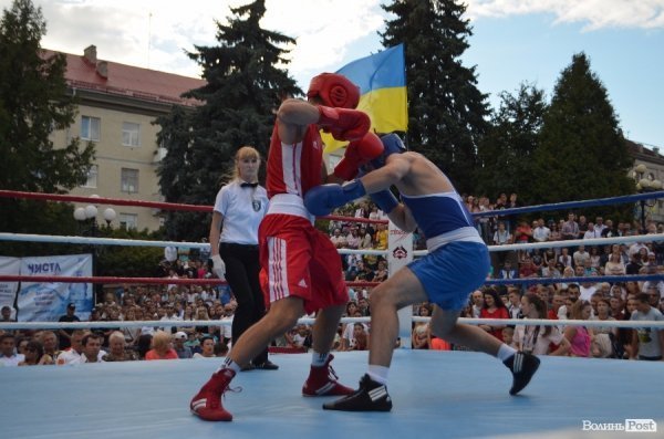 Кров'ю і потом: як у Луцьку билися за перемогу в боксі. ФОТОРЕПОРТАЖ