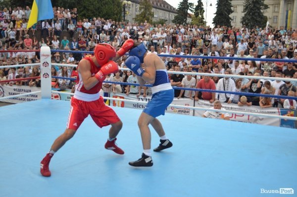 Кров'ю і потом: як у Луцьку билися за перемогу в боксі. ФОТОРЕПОРТАЖ