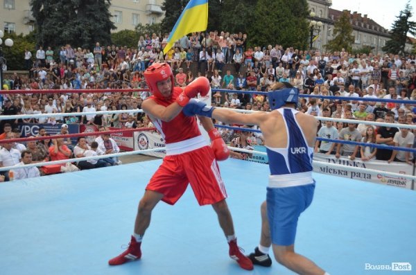 Кров'ю і потом: як у Луцьку билися за перемогу в боксі. ФОТОРЕПОРТАЖ