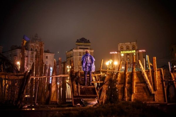 Ніч на Майдані в очікуванні штурму. ФОТО
