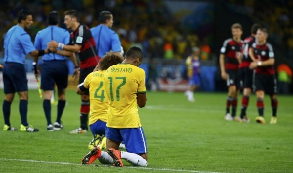 Провал збірної Бразилії: зневіра й сльози вболівальників. ФОТО