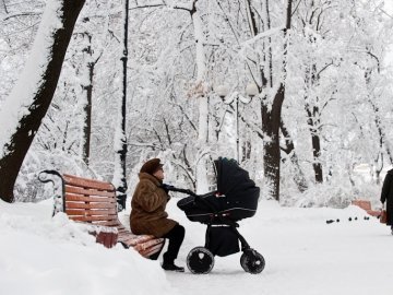 Сніг і сильний вітер з України підуть, мороз залишиться, – синоптики