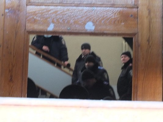 Під Чернігівською ОДА «ростуть» барикади. ФОТО