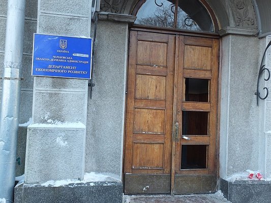 Під Чернігівською ОДА «ростуть» барикади. ФОТО