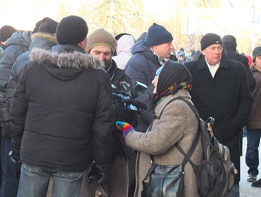 Під Чернігівською ОДА «ростуть» барикади. ФОТО