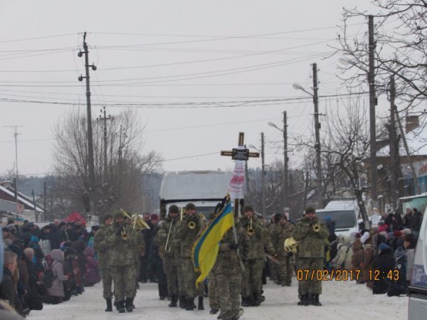 Волинь на колінах зустріла загиблого бійця Маріса Камінського