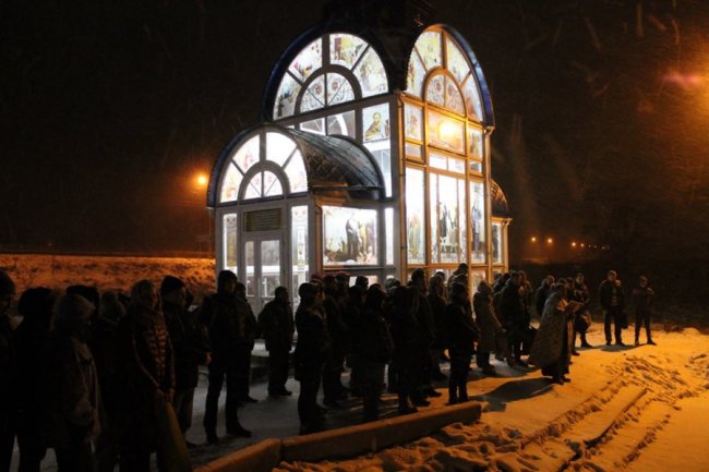 У селі під Луцьком влаштували «нічне Водохреще»