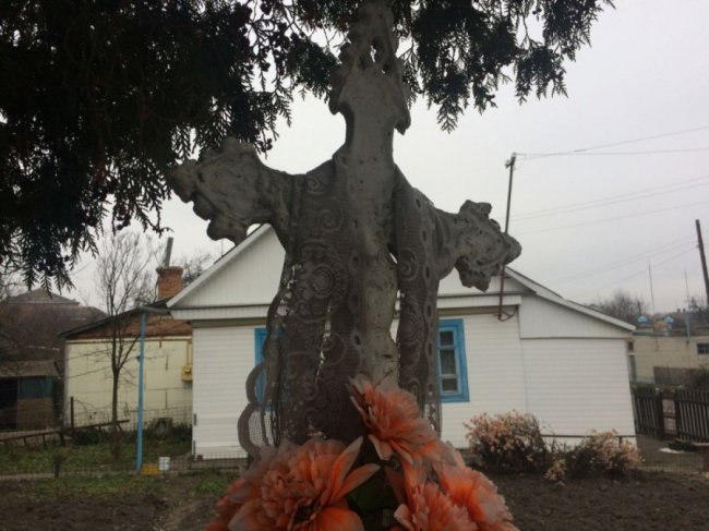 На Волині стоїть хрест, до якого приїжджають молитися за народження дитини. ФОТО