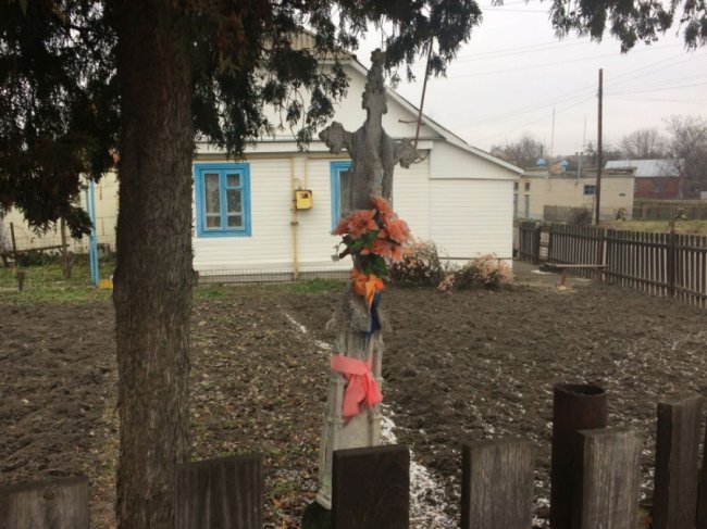 На Волині стоїть хрест, до якого приїжджають молитися за народження дитини. ФОТО