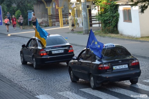Іноземні делегати прибули на підняття прапора України у Луцьку. ФОТО