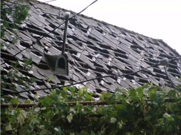 На Закарпатті град розбив машини, дахи та вікна. ФОТО. ВІДЕО