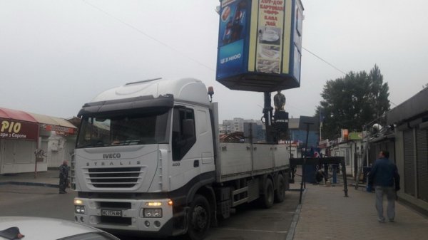 У Луцьку демонтували торгові кіоски. ФОТО