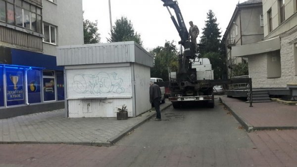 У Луцьку демонтували торгові кіоски. ФОТО