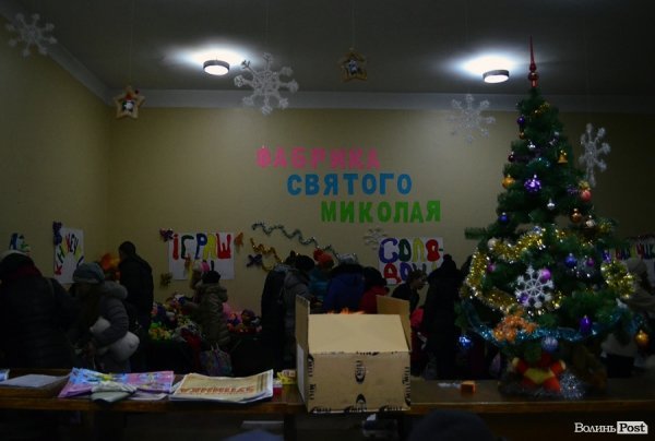 На Фабриці святого Миколая у Луцьку згуртували майже півтисячі волонтерів. ФОТО