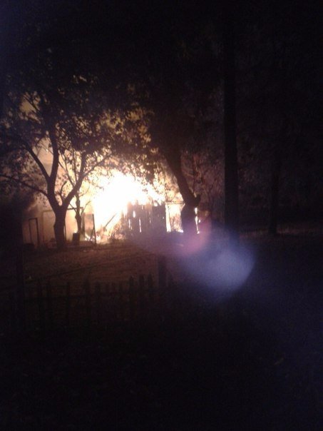 У Луцьку пожежа знищила сараї і машину. ФОТО