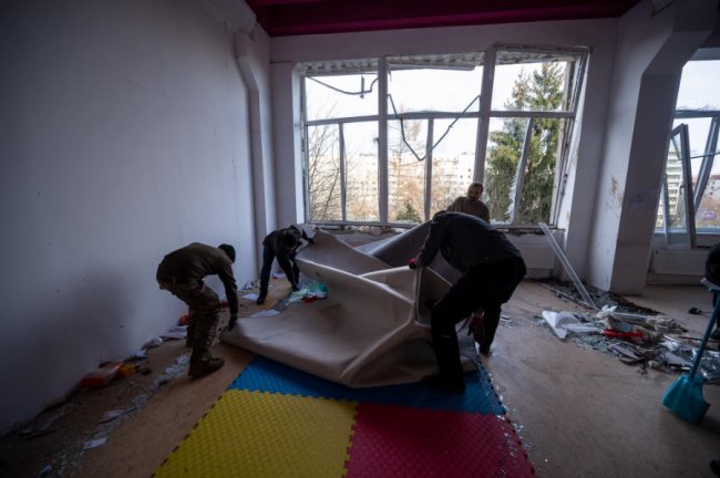 У Львові росіяни повністю знищили електропідстанцію: інша ракета влучила між багатоповерхівками