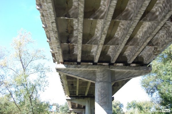 Луцькі «мости на мільйон» сипляться. ФОТО