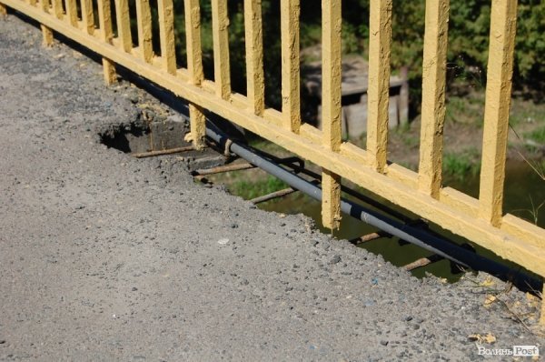 Луцькі «мости на мільйон» сипляться. ФОТО