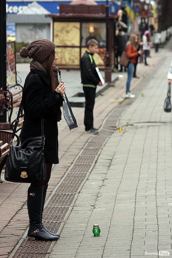 У Луцьку вшанували річницю Голодомору за допомогою картин. ФОТО