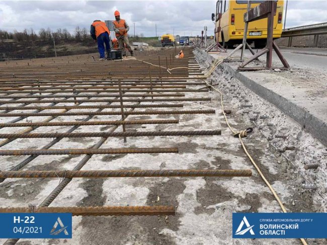 На Волині продовжують ремонтувати міст, який нещодавно обвалився. ФОТО