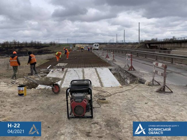 На Волині продовжують ремонтувати міст, який нещодавно обвалився. ФОТО