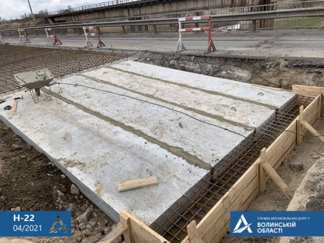 На Волині продовжують ремонтувати міст, який нещодавно обвалився. ФОТО