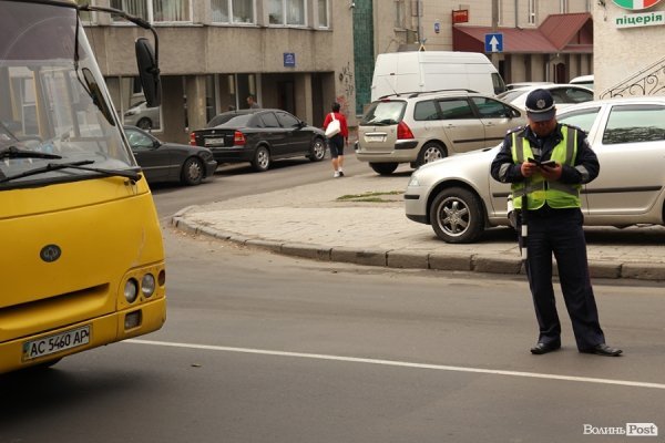 Янукович у Луцьку: центр міста стоїть у заторі. ФОТО
