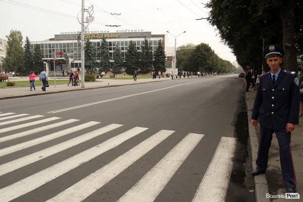 Янукович у Луцьку: центр міста стоїть у заторі. ФОТО