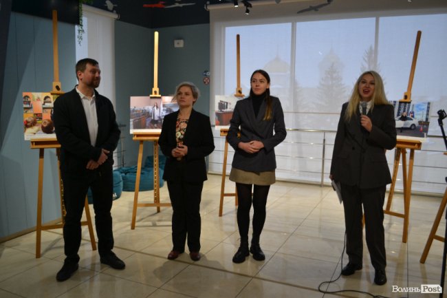 У Луцьку відкрили фотовиставку про «нечоловічі» та «нежіночі» професії. ФОТО