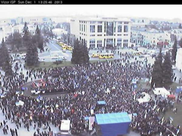 Народне віче у Луцьку. ФОТО. ВІДЕО