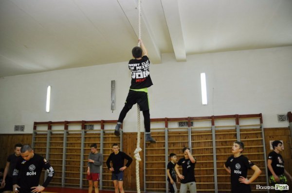 Сила духу та міць тіла: де з луцьких підлітків роблять воїнів