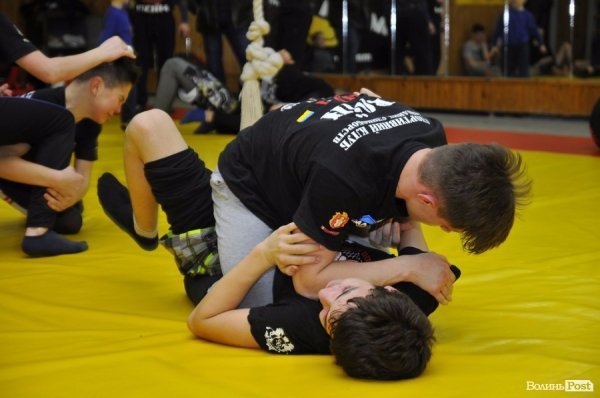 Сила духу та міць тіла: де з луцьких підлітків роблять воїнів