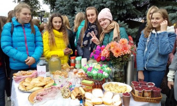 Студенти ковельського медколеджу зібрали кошти на лікування онкохворого хлопчика