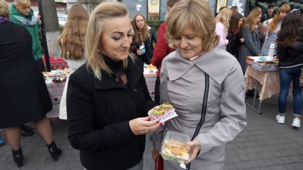 Студенти ковельського медколеджу зібрали кошти на лікування онкохворого хлопчика