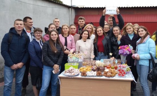 Студенти ковельського медколеджу зібрали кошти на лікування онкохворого хлопчика