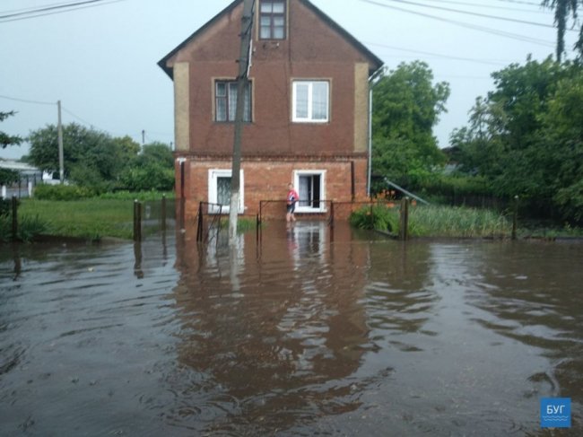 Злива  у Нововолинську. ФОТО. ВІДЕО