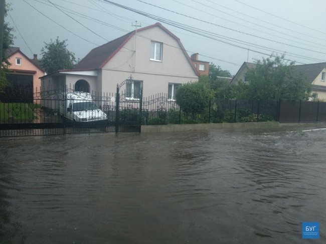 Злива  у Нововолинську. ФОТО. ВІДЕО