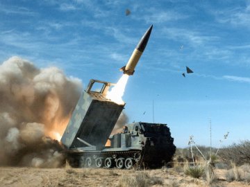 США планують передати Україні далекобійні ракети ATACMS