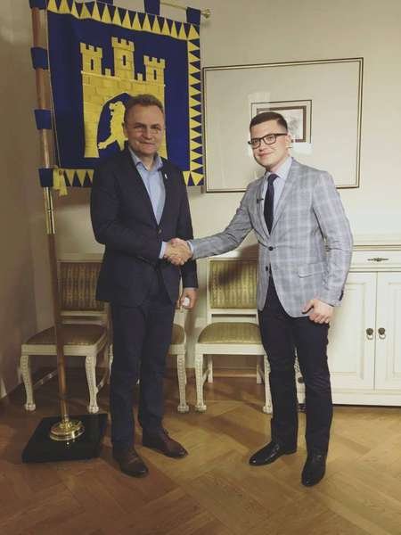 Тарас Шкітер з міським головою Львова Андрієм Садовим