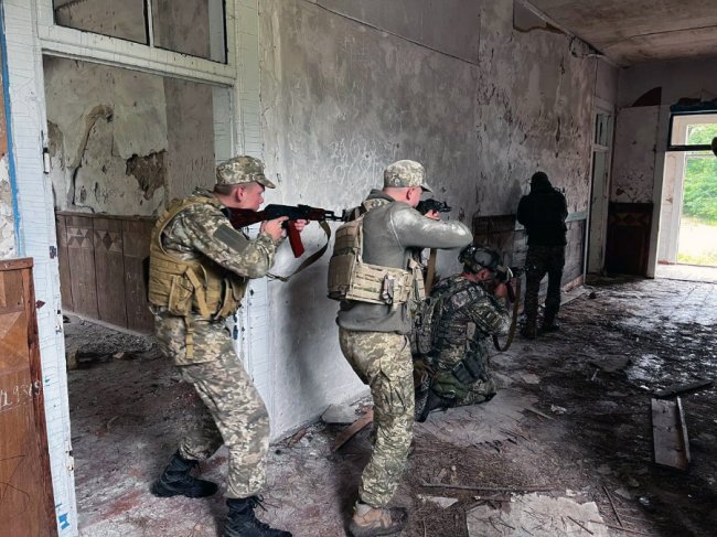 Інструктор зі США тренує прикордонників на Волині. ФОТО