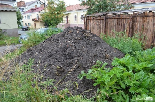Археологи призупинили скандальне будівництво на Кафедральній в Луцьку. ФОТО