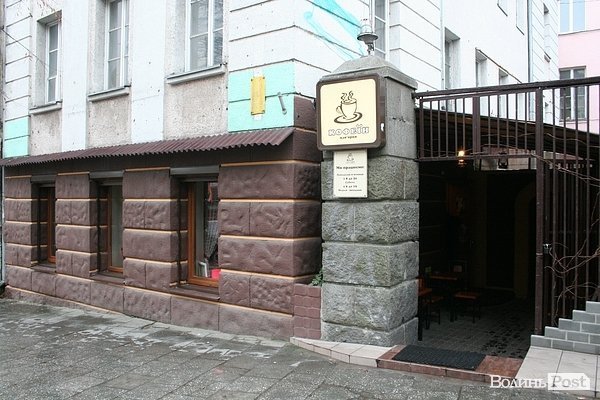 «На майдані коло церкви революція іде». Смачного і теплого Луцька!