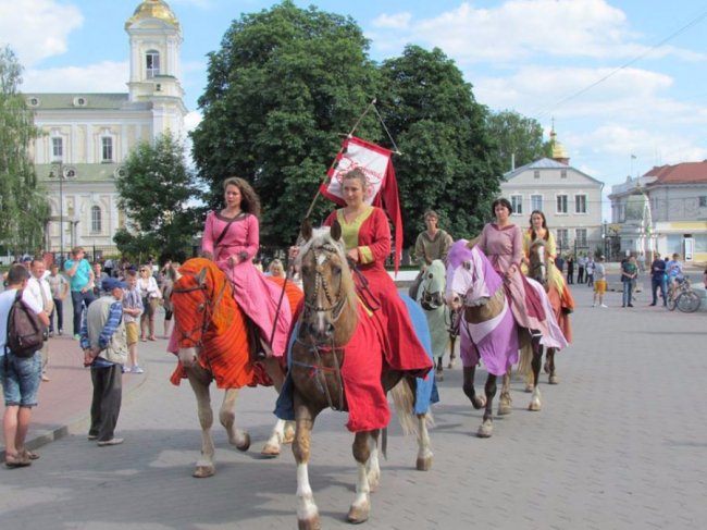 Луцьк «повернувся» в Середньовіччя. На «Князівський бенкет»