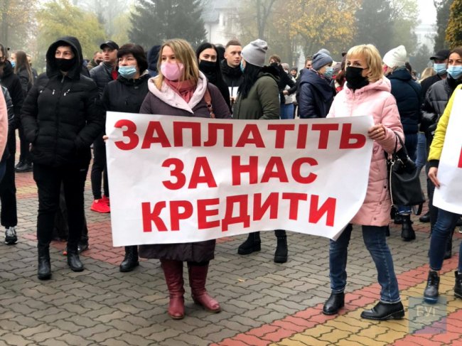 «Ми хочемо працювати»: у Нововолинську під міськрадою – акція протесту. ФОТО. ВІДЕО