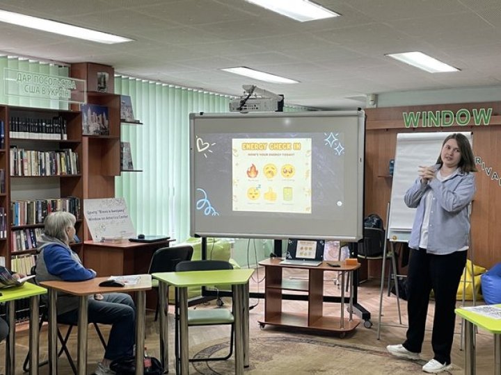 У Луцьку відновив роботу безплатний розмовний клуб англійської мови. ФОТО